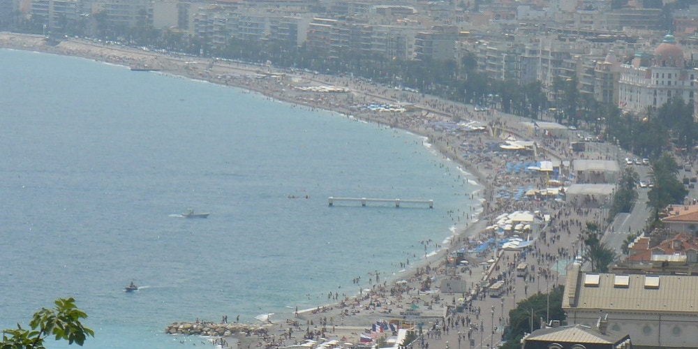 The beach in Nice, photo by Thierry Hanan Scheers.